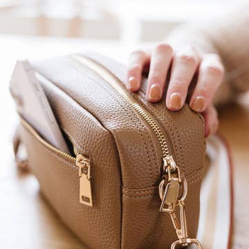 Willow Crossbody (Camel)