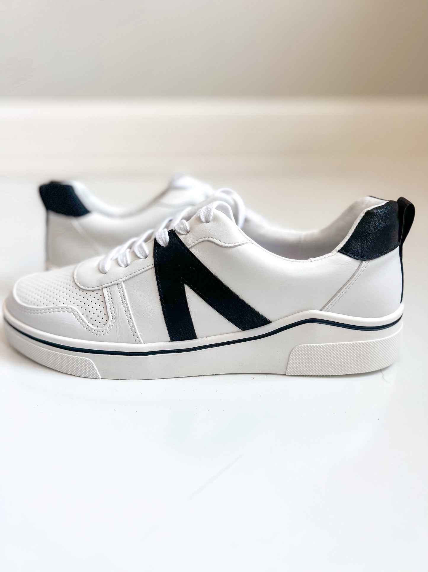 Alta Black Sneakers