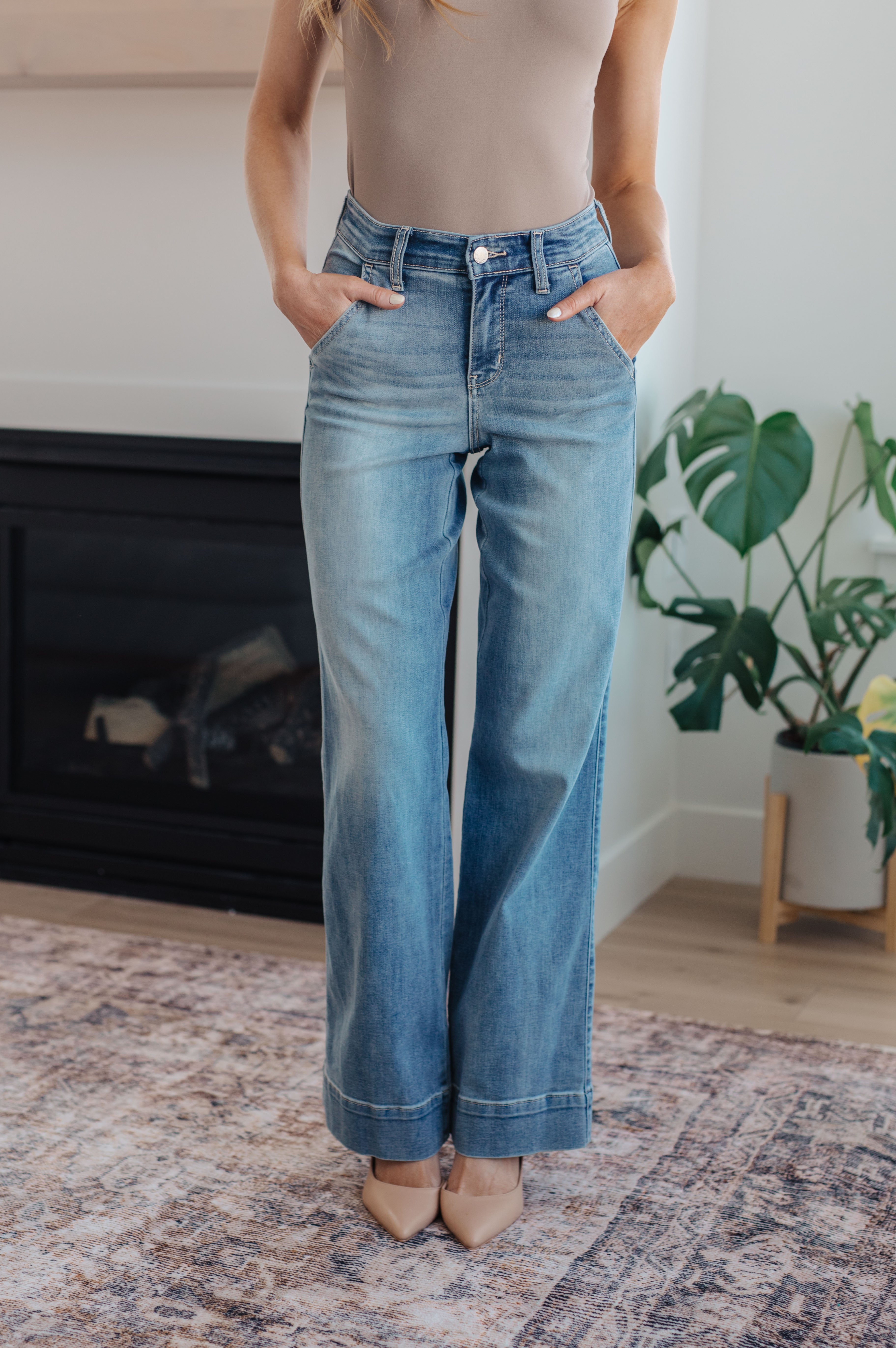 Mid Rise Wide Leg Jeans Size 12 – Closet Cravings Consignment