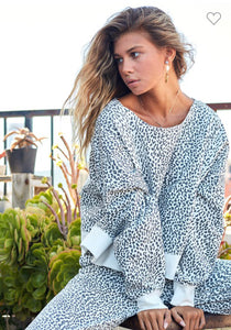 Oversized Cropped Leopard Sweatshirt